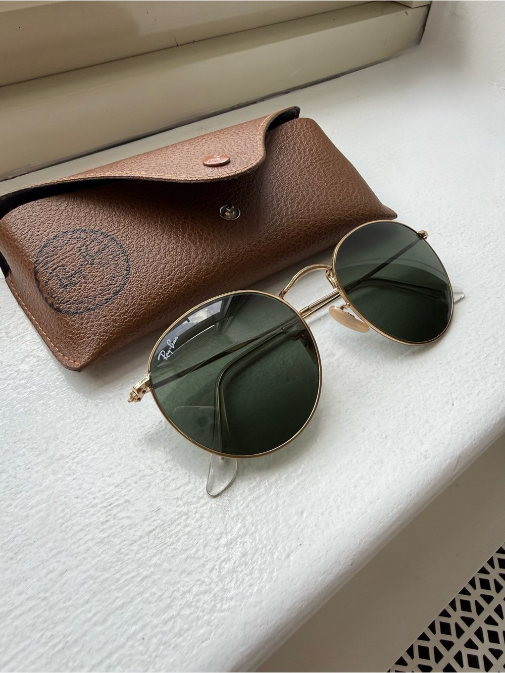 Ray-Ban Round Gold Frame Sunglasses